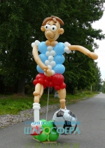 Футболист из воздушных шаров